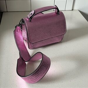 HVISK Renei Metallic Pink Motion Crossbody Bag